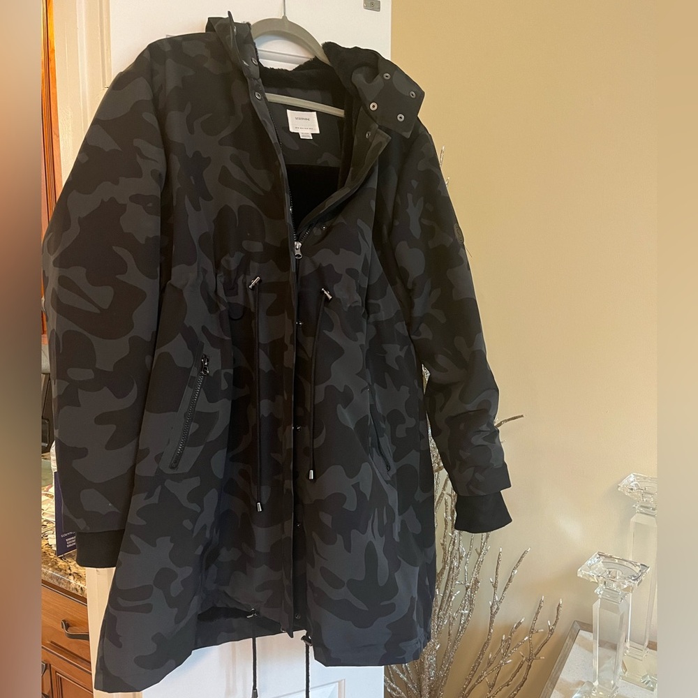 Seraphine Black Camo Maternity & Babywearing Puffer Jacket - Picture 3 of 9